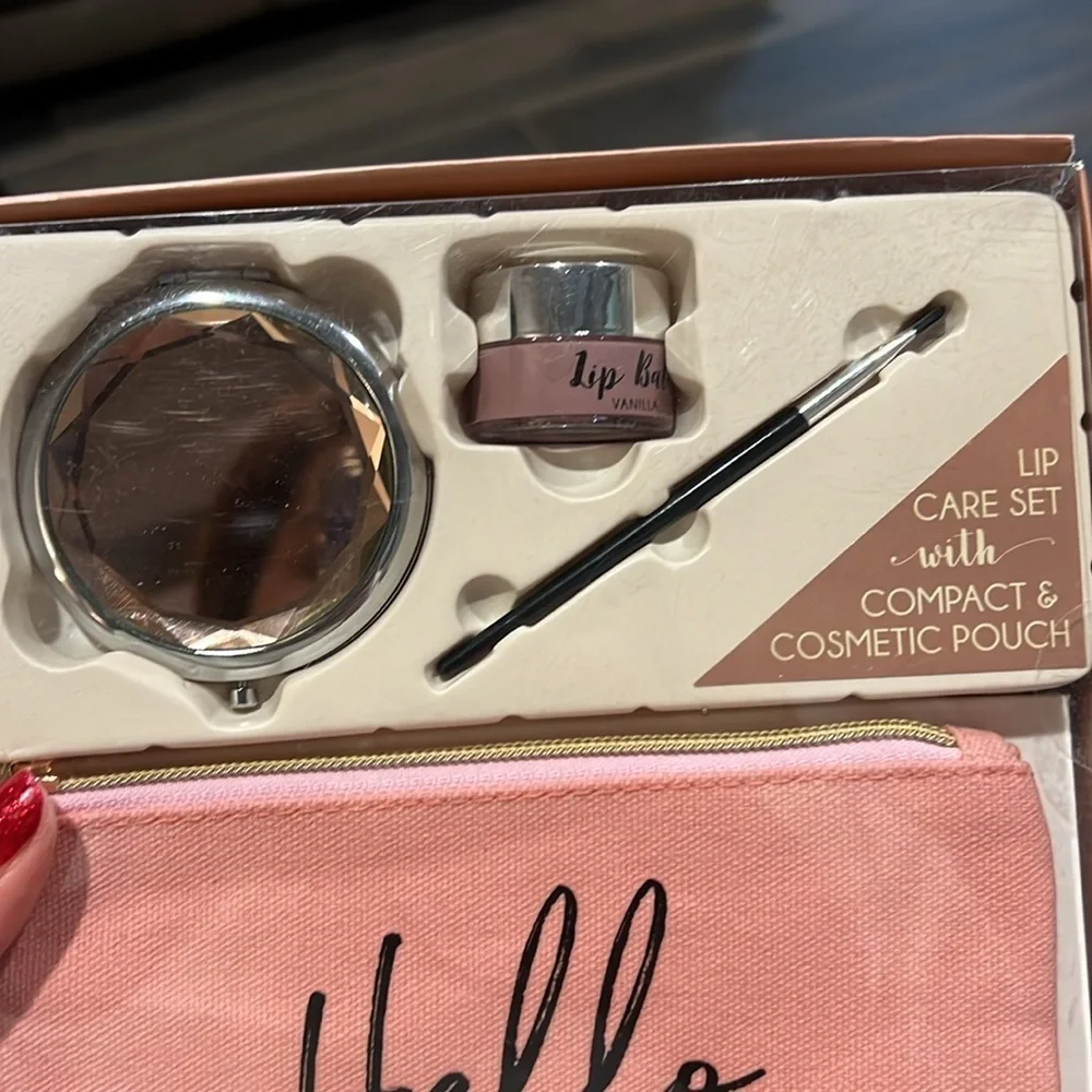 NEW Lip Care Beauty Makeup Set with Pouch!